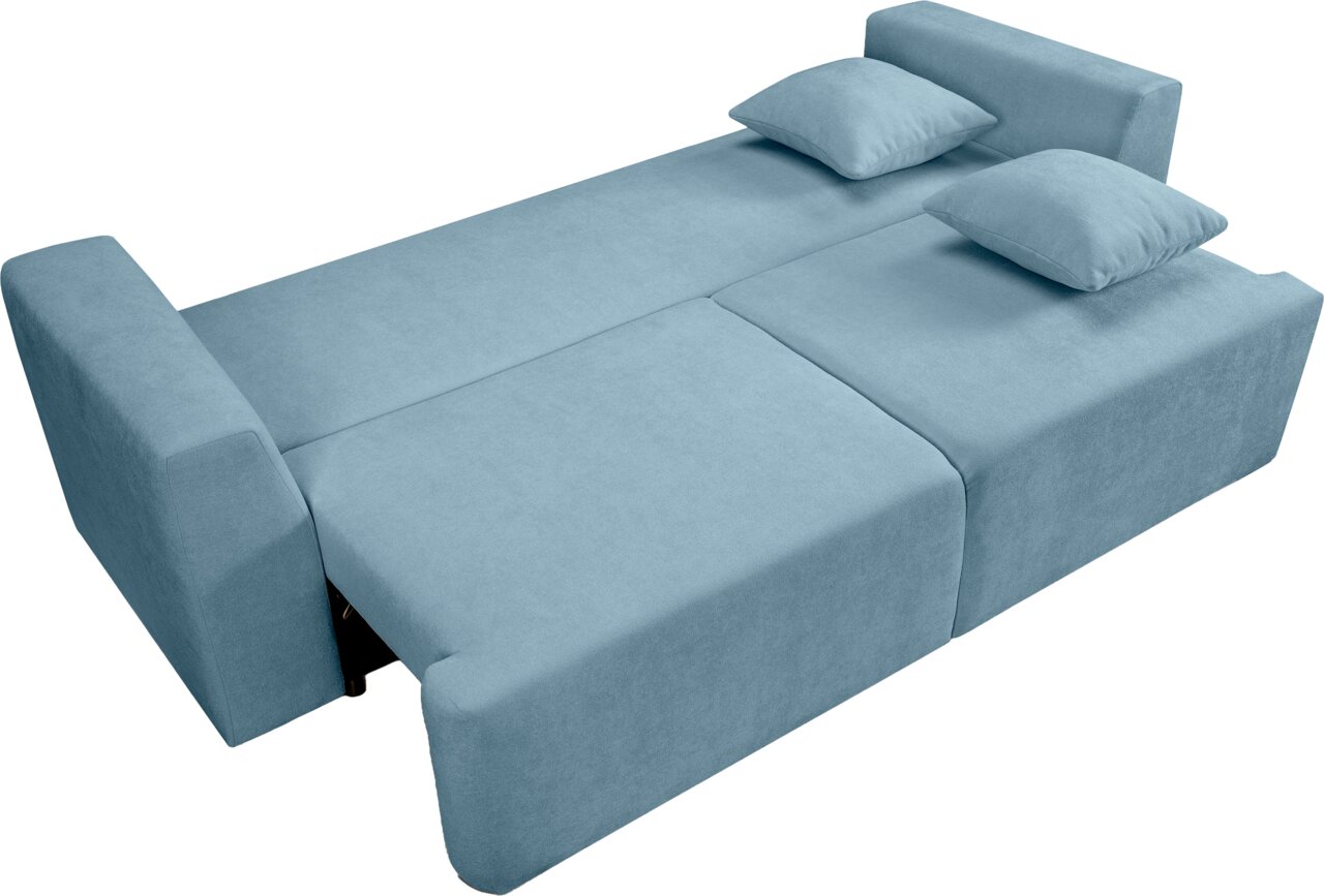 Ausziehbares Schlafsofa in Hellblau mit zwei Kissen, als Liegefläche ausgeklappt, in schräger Draufsicht (3/4-Perspektive) freigestellt auf weißem Hintergrund