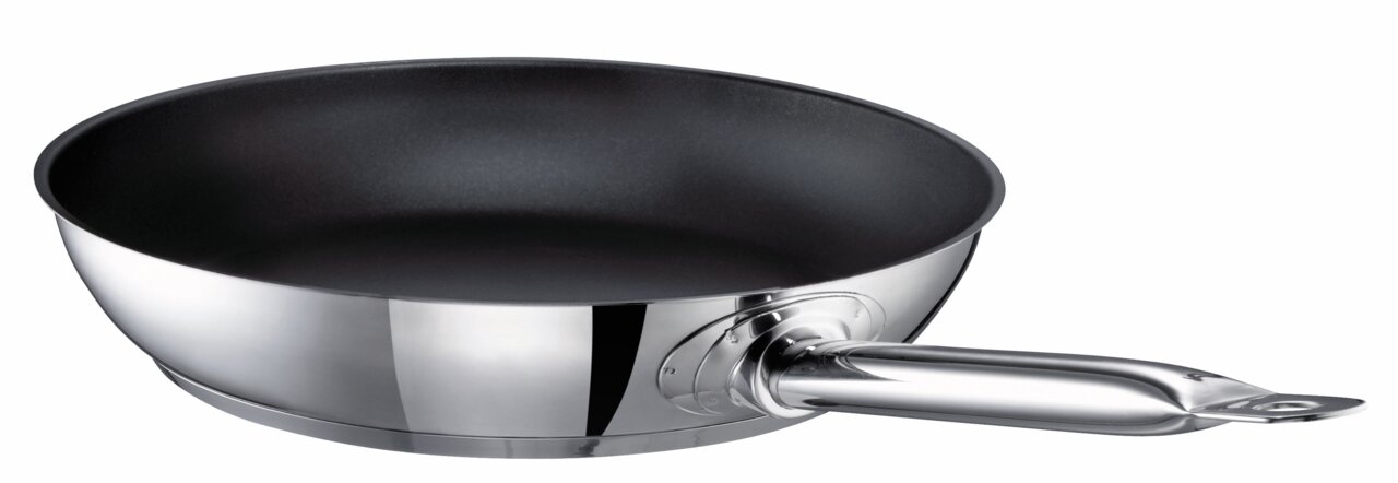 Silberne Pfanne Industar 24cm mit schwarzer Antihaftbeschichtung, seitliche Perspektive