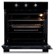 Offener Einbau-Backofen mit schwarzer Glasfront, drei silbernen Drehknöpfen, beleuchtetem Garraum, Backrost und Gitterblech; Frontalansicht.