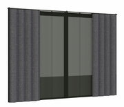 Graues Vorhang Set in Frontalansicht mit zwei Paneelen, die an einer Stange hängen.