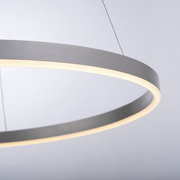 Moderne Pendelleuchte RITUS in Ringform, seitliche Perspektive