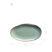 Ovaler, hellblau glasierter Keramikteller mit braunem Rand (ca. 23 x 12,5 cm), Draufsicht auf weißem Hintergrund