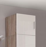 Oberschrank mit Holz- und Hochglanz-Elementen, seitliche Perspektive