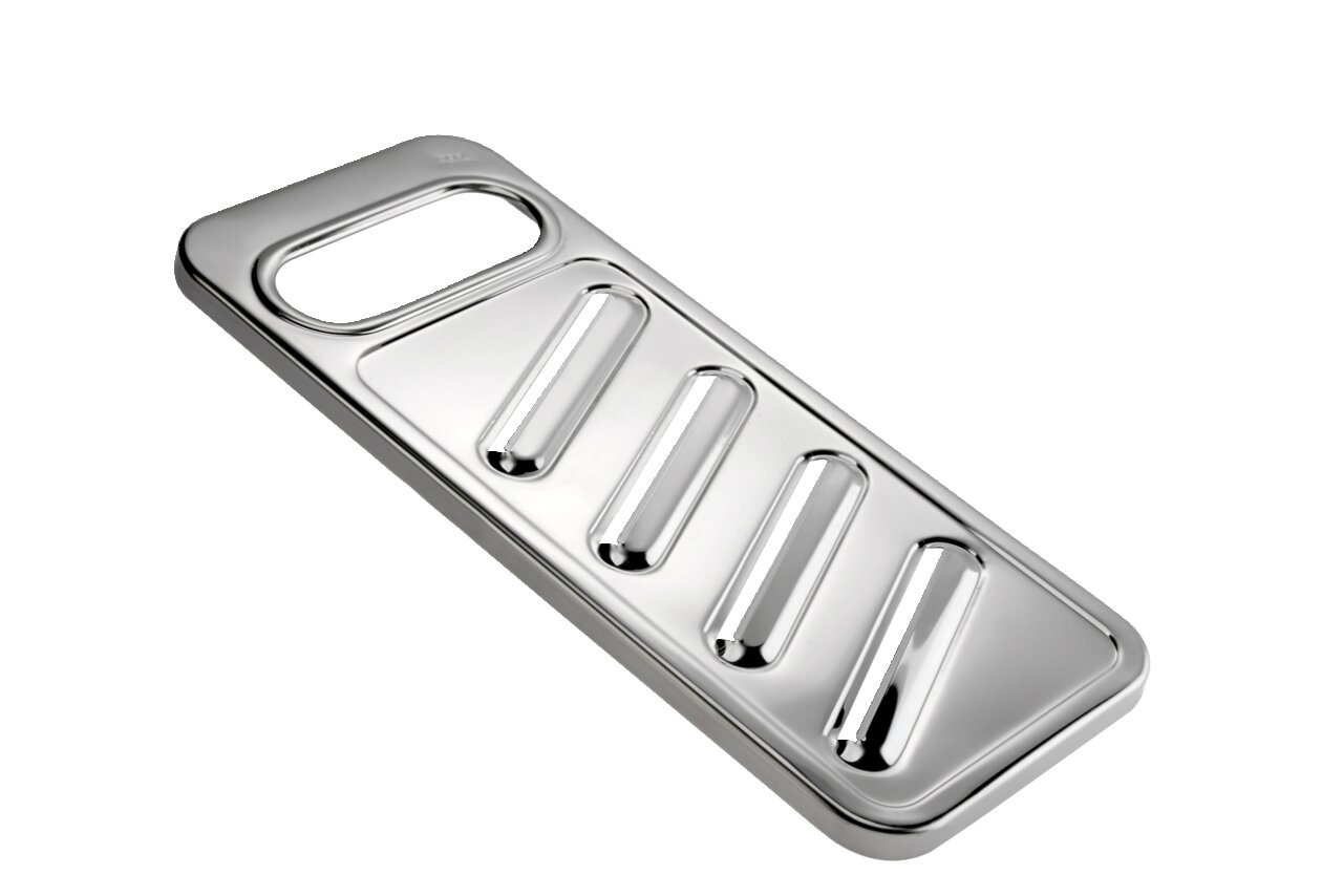 Silberner Gurken- und Kartoffelhobel Retaro aus Metall, schräg von oben fotografiert.