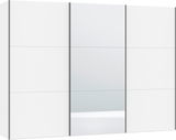 Moderner Schwebetürenschrank mit drei Türen, mittlere Tür mit Spiegel, Frontansicht.
