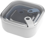 Frischhaltedose aus der Vogelperspektive mit transparentem Deckel und Verschlussmechanismus