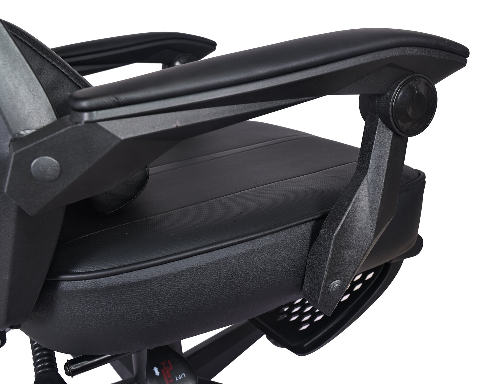 Nahaufnahme eines schwarzen Gaming-Stuhls mit Armlehne, seitliche Perspektive