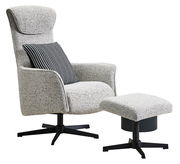 Grauer Relaxsessel mit Hocker, seitliche Perspektive, mit schwarzem, gestreiftem Kissen auf dem Sessel.