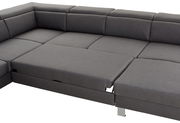 Graues Ecksofa in U-Form, Ansicht von oben, mit verstellbaren Sitzflächen und modernen Metallfüßen.