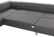 Graues Ecksofa in U-Form, Ansicht von oben, mit verstellbaren Sitzflächen und modernen Metallfüßen.