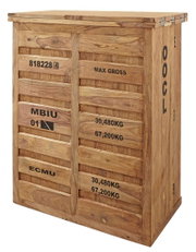 Rustikaler Holzschrank im Kisten-Design mit aufgedruckten schwarzen Markierungen und seitlichem Schriftzug „OOCL“, freigestellt auf weißem Hintergrund, in schräger Frontansicht von vorne rechts