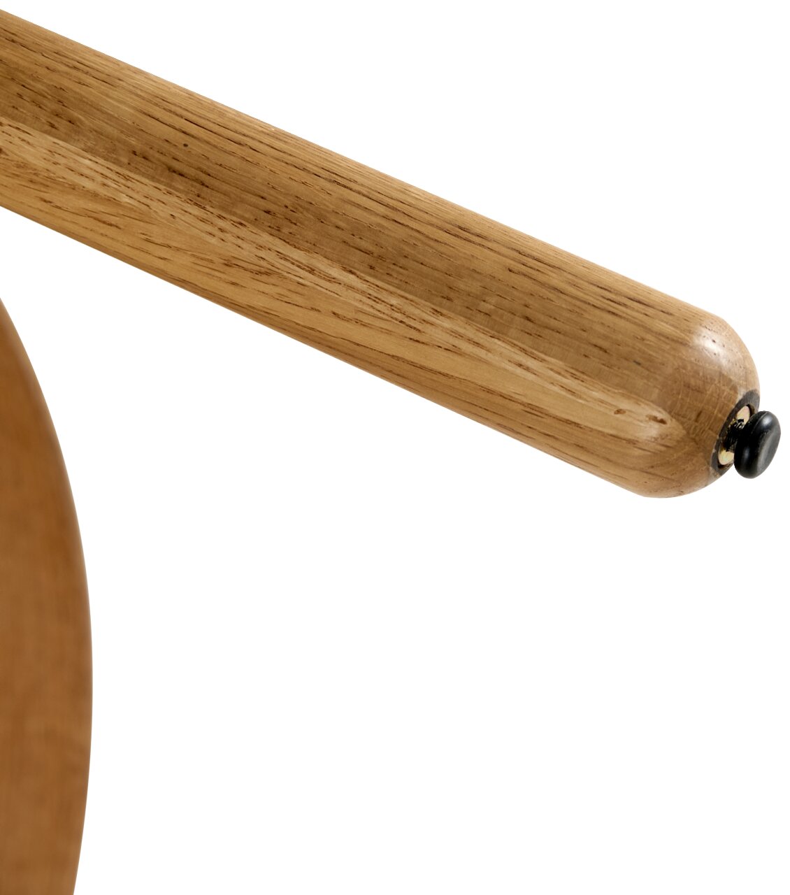 Detailfoto van een houten salontafelpoot met een ronde vorm en een glad oppervlak.
