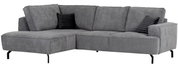 Graues Ecksofa mit Ottomane links, zwei schwarzen Kissen, Ansicht von vorne.