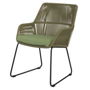 Moderner Gartensessel mit grünem Sitzkissen und geflochtenem Design, seitliche Perspektive