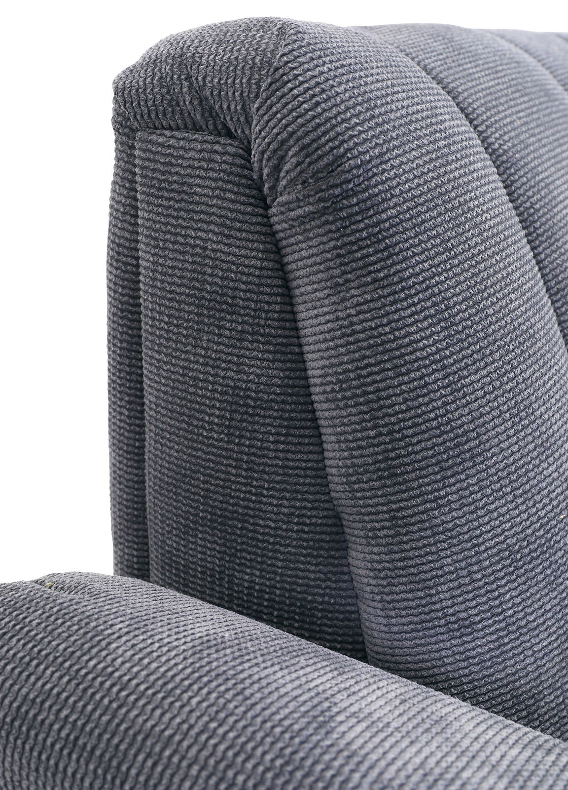 Nahaufnahme einer grauen, strukturierten Polsterung einer 2,5er-Sitzbank, seitliche Perspektive