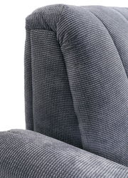 Nahaufnahme einer grauen, strukturierten Polsterung einer 2,5er-Sitzbank, seitliche Perspektive