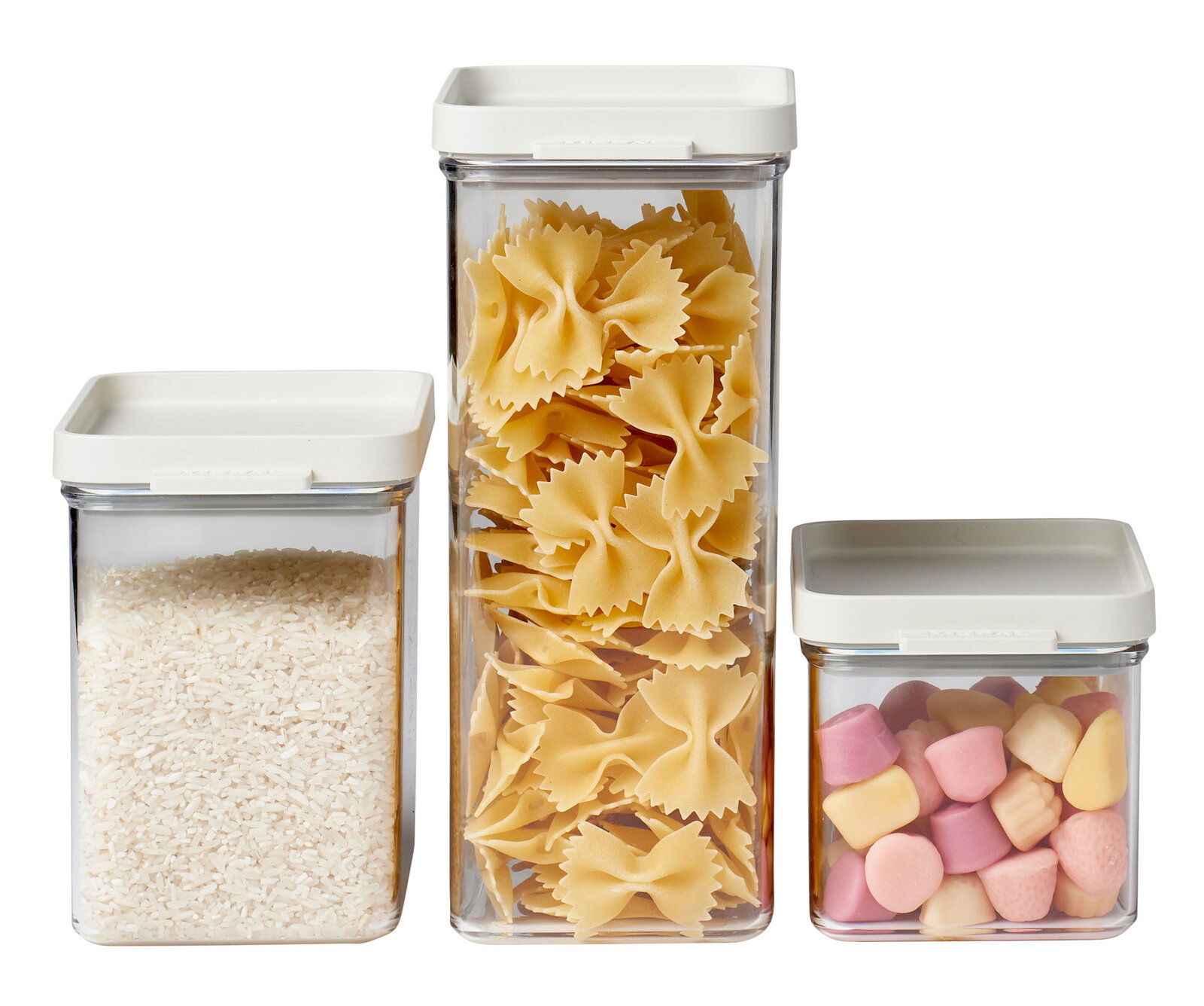 Mepal Vorratsdosen-Set 3-tlg. Omnia weiß Drei transparente Vorratsdosen mit weißen Deckeln, gefüllt mit Reis, Nudeln und bunten Süßigkeiten, aus frontaler Perspektive.