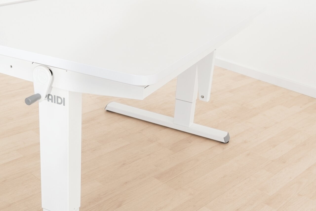 Wit, in hoogte verstelbaar bureau met slinger, zijaanzicht