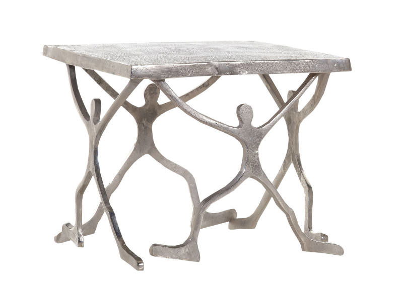 Landscape Beistelltisch Mix & Match Silberner Beistelltisch mit einzigartigem Design, das menschliche Figuren zeigt, die die Tischplatte tragen. Perspektive von schräg oben.