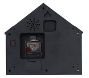 Achterkant van een wandklok in de vorm van een huisje, met batterijvak en ophangmogelijkheid.
