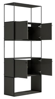 Schwarzes Aktenregal mit drei offenen Fächern, frontale Perspektive