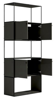 Schwarzes Aktenregal mit drei offenen Fächern, frontale Perspektive