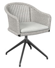 Moderner Armlehnstuhl mit geflochtenem Design und schwarzem Metallgestell, seitliche Perspektive