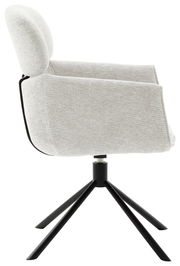 Moderner Sessel in Seitenansicht mit hellem Stoffbezug und schwarzem Metallgestell.