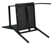 Unteransicht eines Stapelstuhls mit Metallrahmen und Gasdruckfeder