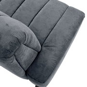 Nahaufnahme einer grauen 2er-Sitzbank aus Stoff in diagonaler Perspektive