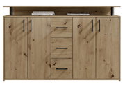 Frontale Ansicht eines Sideboards aus hellem Holz mit vier Türen und drei Schubladen, schwarzen Griffen und einer offenen Ablagefläche oben.
