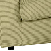 Nahaufnahme einer grünen Rundecke mit geripptem Stoffbezug, Perspektive von der Seite