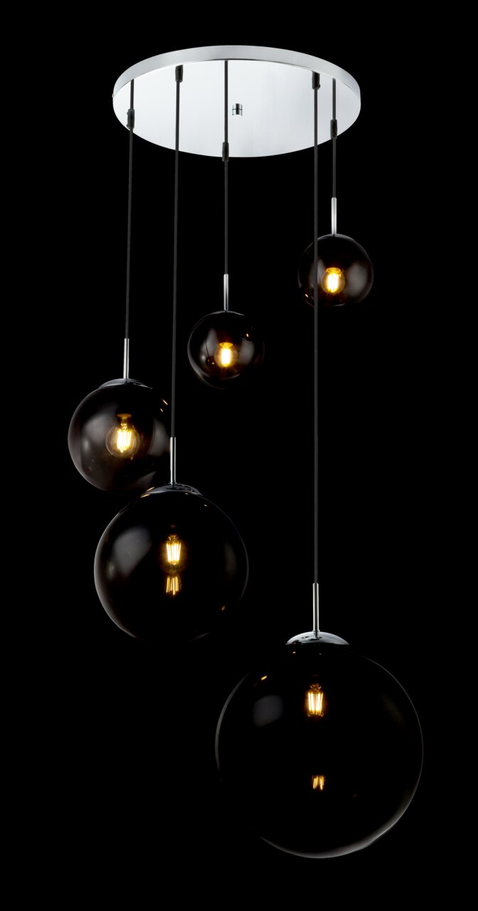 Moderne Hängeleuchte mit fünf schwarzen Glaskugeln, von unten betrachtet