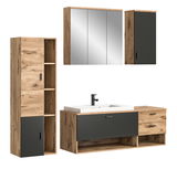 Moderne Badkombination in Holzoptik mit Spiegel- und Unterschrank, seitlicher Hochschrank und Waschbecken, Frontalansicht.
