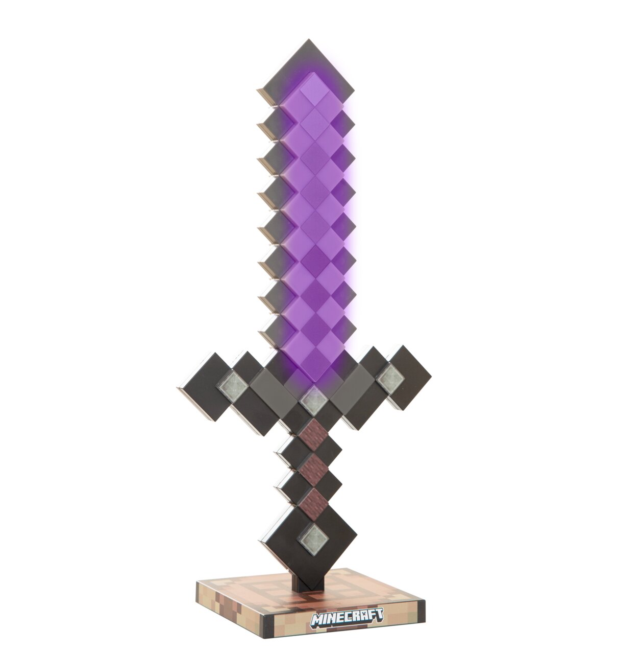 Minecraft-Schwert als pixelige Sammlerfigur mit violetter Klinge auf Sockel mit Minecraft-Logo, frontal aus leicht erhöhter Perspektive vor weißem Hintergrund