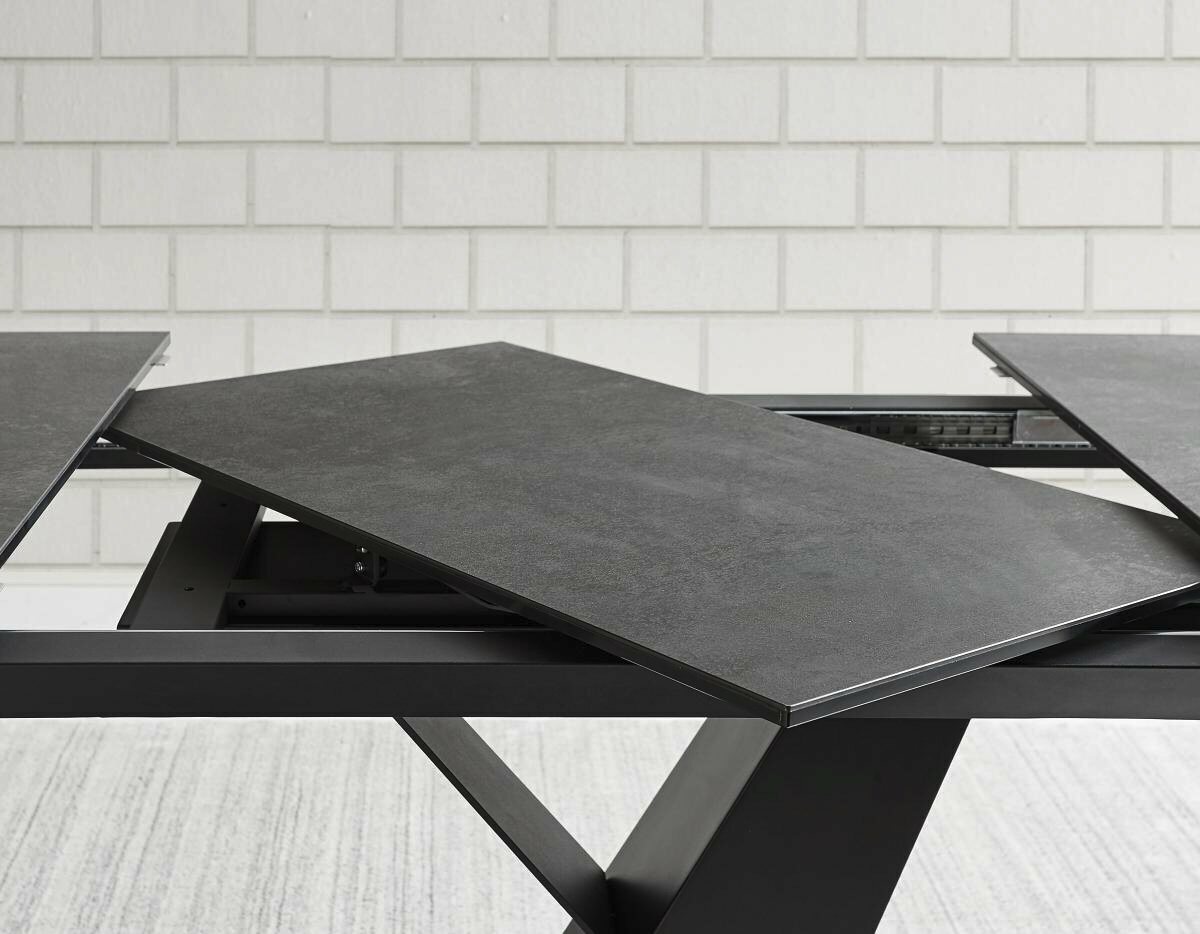 Moderner Esstisch mit ausziehbarer Tischplatte, seitliche Perspektive
