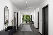 Moderner Flur mit Schienenspot Circle an der Decke, Blick in Richtung Garten.