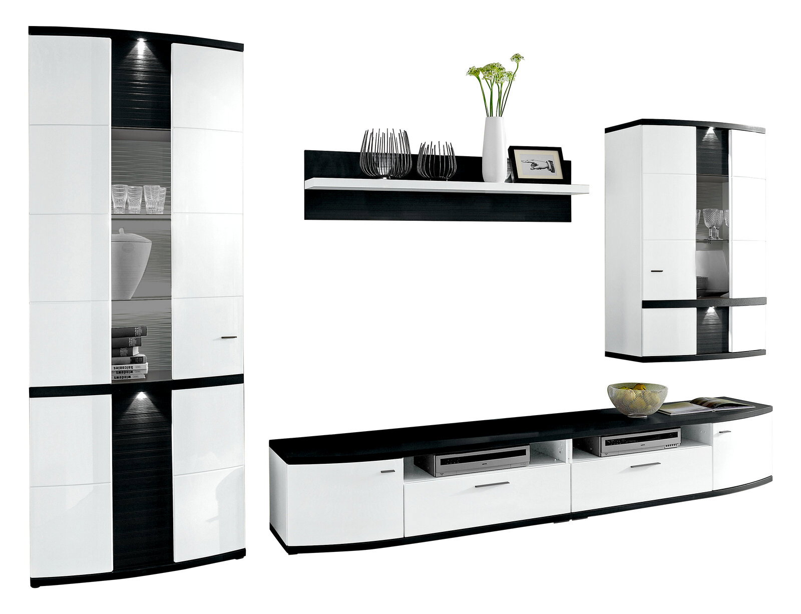Zurbrüggen Wandkombination CABANA Moderne Wandkombination in Weiß und Schwarz mit Schränken, Regalen und Beleuchtung, frontal betrachtet.