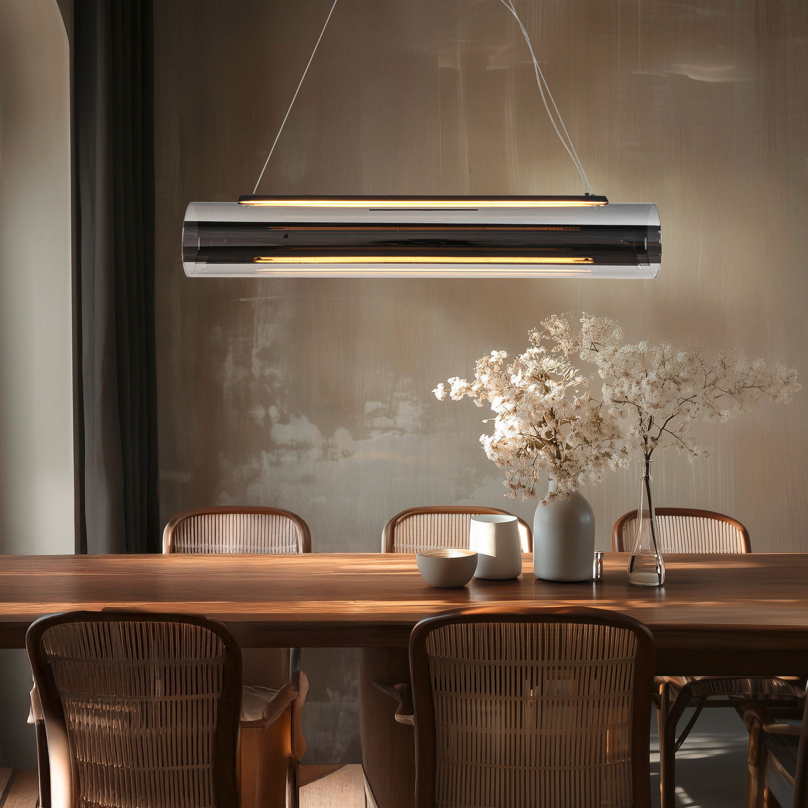 Dieter Knoll LED-Hängeleuchte Moderne LED-Hängeleuchte über einem Esstisch, seitliche Perspektive