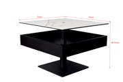 Moderner Couchtisch mit quadratischer Marmorplatte und schwarzem Untergestell, seitliche Perspektive.