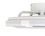 Nahaufnahme eines weißen Deckenventilators von der Seite