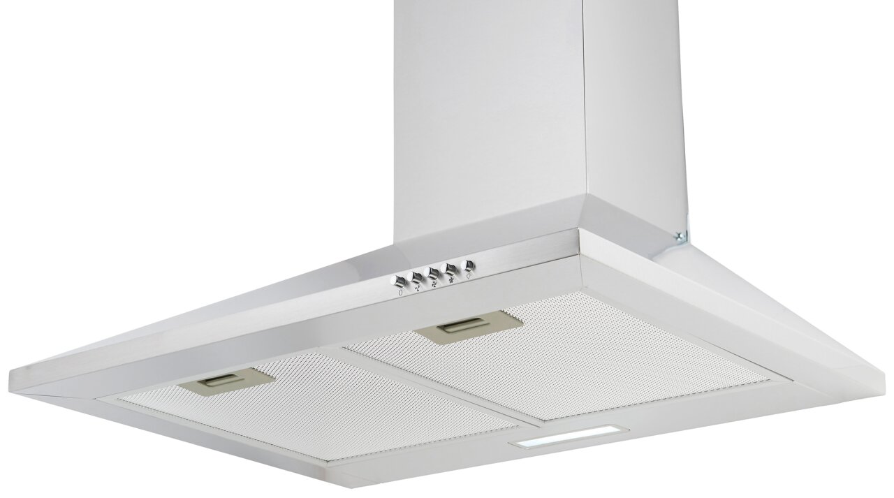 Moderne Edelstahl-Dunstabzugshaube in schräger Perspektive von unten fotografiert, mit Bedienelementen und LED-Beleuchtung.