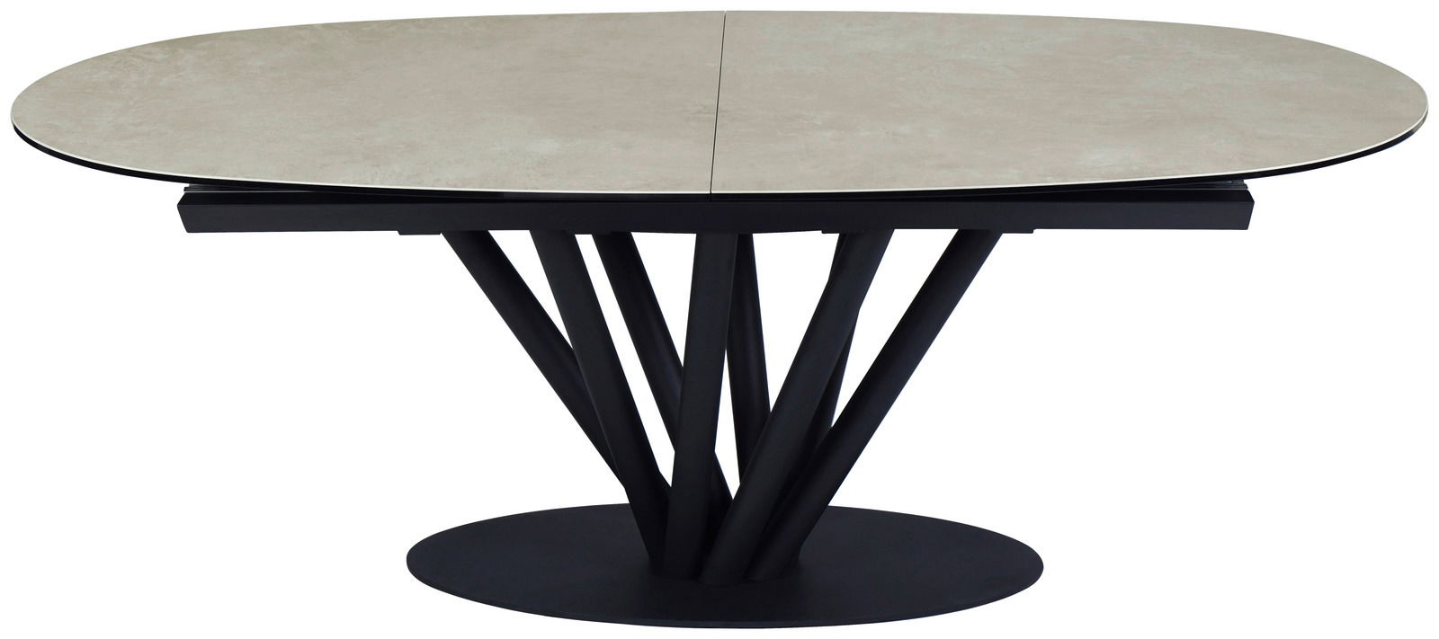Moderner Esstisch mit ovaler, heller Tischplatte und schwarzem, skulpturalem Untergestell, seitliche Perspektive.