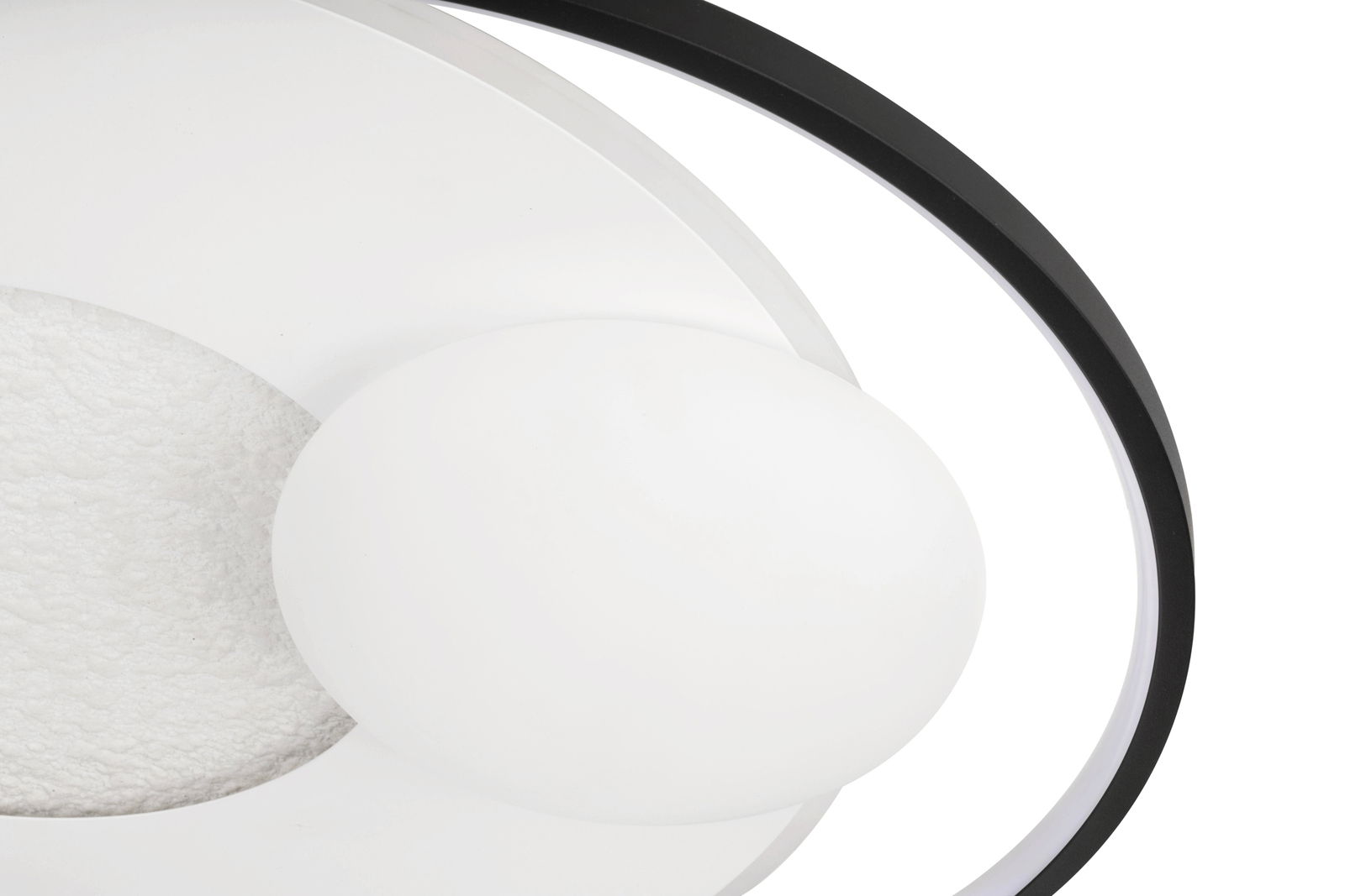 Nahaufnahme einer modernen LED-Deckenleuchte mit kreisförmigem Design und kontrastierenden schwarzen und weißen Elementen.