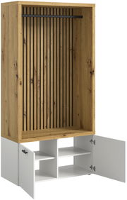 Kompaktgarderobe aus Holz mit offenen Regalfächern und zwei geöffneten weißen Türen, Frontalansicht