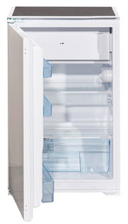 Offener Kühlschrank mit Gefrierfach, seitliche Perspektive