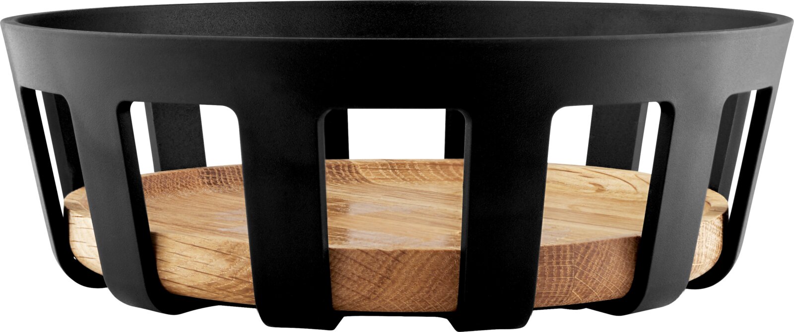Zwarte metalen broodmand met ronde houten plank als bodem, frontale close-up van de zijkant