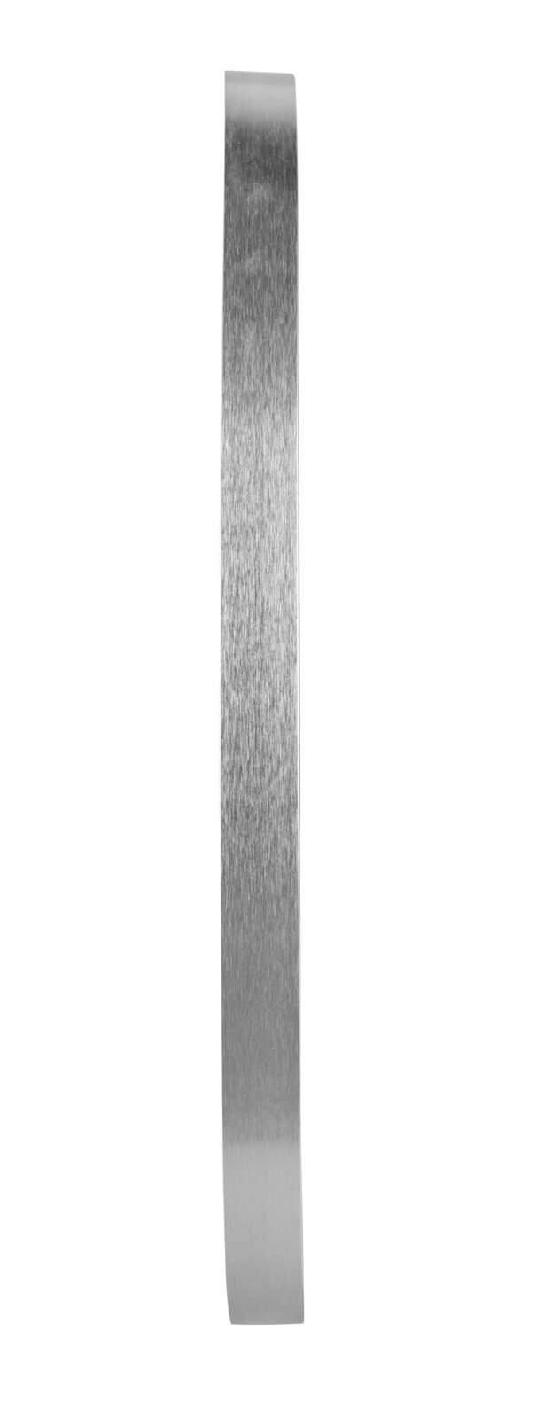 Seitenansicht eines schmalen, silbernen Metallstreifens mit gebürsteter Oberfläche.