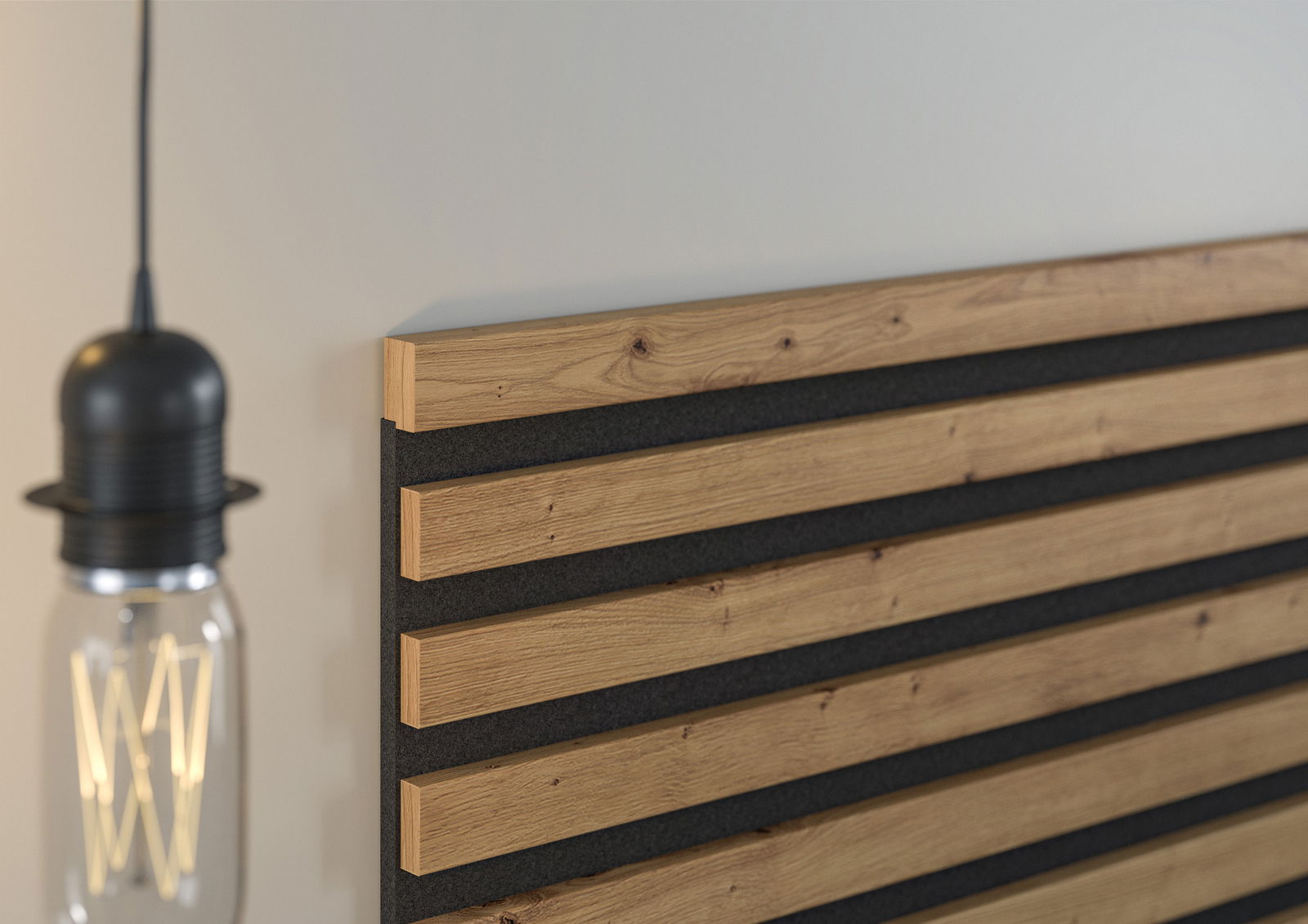 Nahaufnahme eines Akustikpaneels mit Holzlatten und schwarzem Filz, seitliche Perspektive.