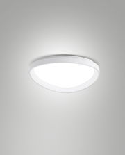 Moderne LED-Deckenleuchte in Weiß, von unten betrachtet, mit gleichmäßiger Lichtverteilung.